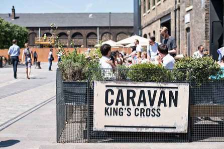https://productionflexioffices.s3.eu-west-1.amazonaws.com/uploads/area_guide_slide/image/101/thumb_Kings-Cross_Food_Caravan.jpg
