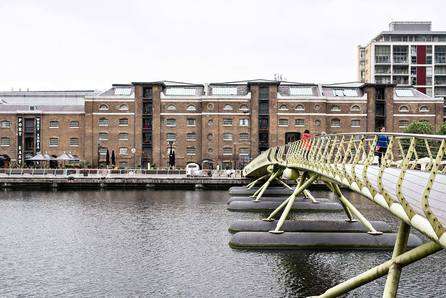 https://productionflexioffices.s3.eu-west-1.amazonaws.com/uploads/area_guide_slide/image/36/thumb_optimized_Canary-Wharf_General_West-India-Dock-Bridge.jpg