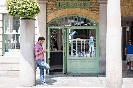https://productionflexioffices.s3.eu-west-1.amazonaws.com/uploads/area_guide_slide/image/65/thumb_Covent-Garden_Shopping_laduree1.jpg
