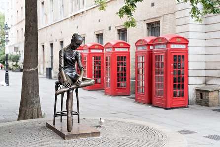 https://productionflexioffices.s3.eu-west-1.amazonaws.com/uploads/area_guide_slide/image/87/thumb_Covent-Garden_General_Young-Dancer1.jpg