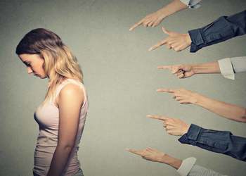 6 Ways to Spot an Office Bully