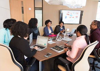 How much office space do I need per person?